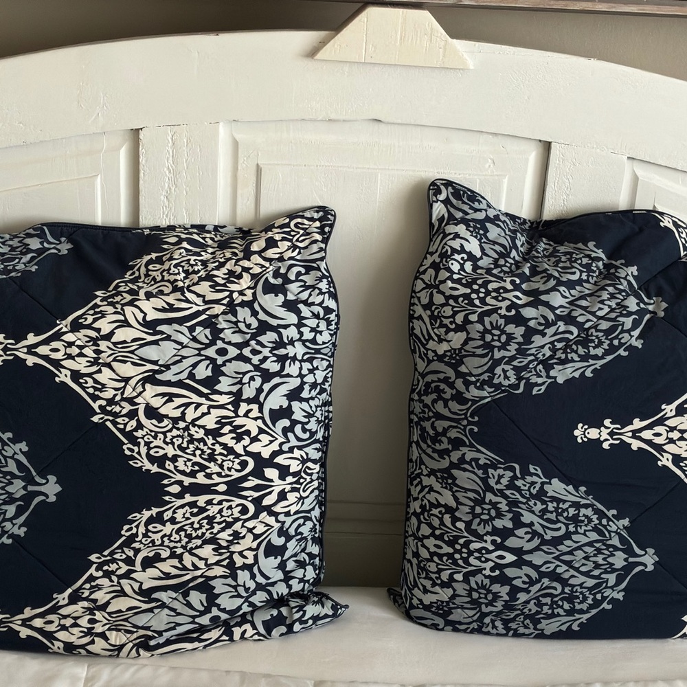 Pottery Barn Navy and White Decorative Pillow Sham Set Preowned Good Condition.